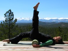 Foam Roller Crossover Twist Step 2