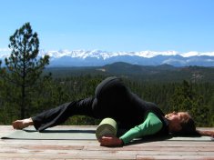 Foam Roller Crossover Twist Step 3