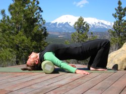 Shoulder stretch on foam roller, bridge position.