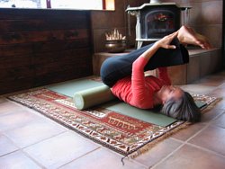 Legs moving toward head, lower, on foam roller