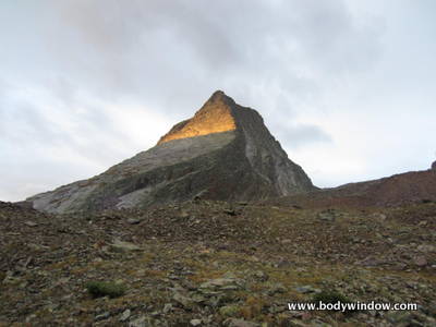 Alpinglow on Vestal Peak